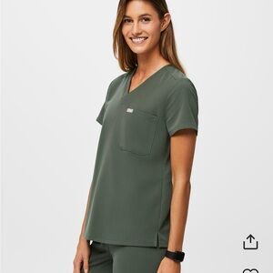 Figs Catarina one-pocket scrub top size XS in color sage